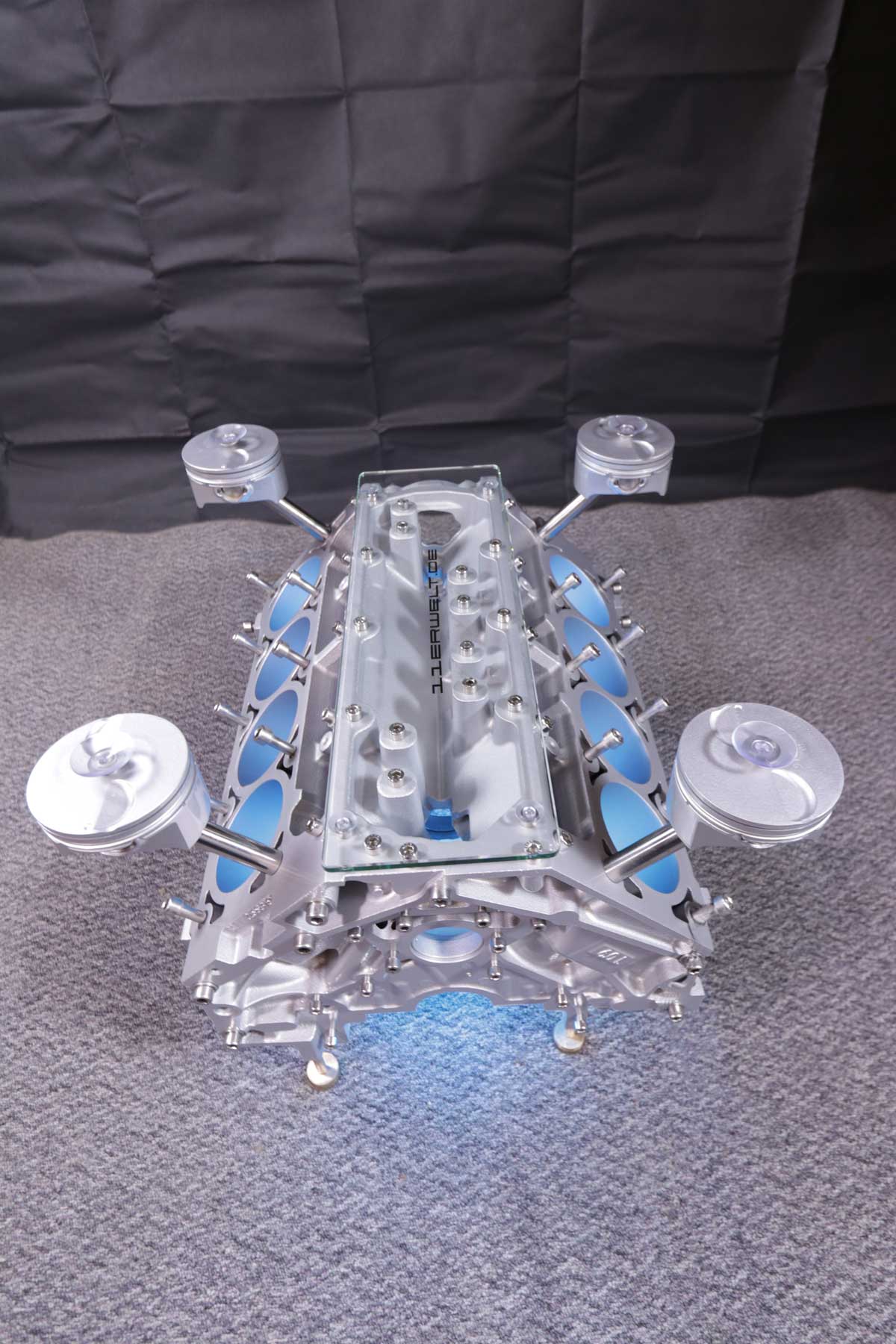 VERKAUFT!! exklusiver Motortisch Corvette V8, 6.0 Liter mit 2 Glasplatten und Beleuchtung
