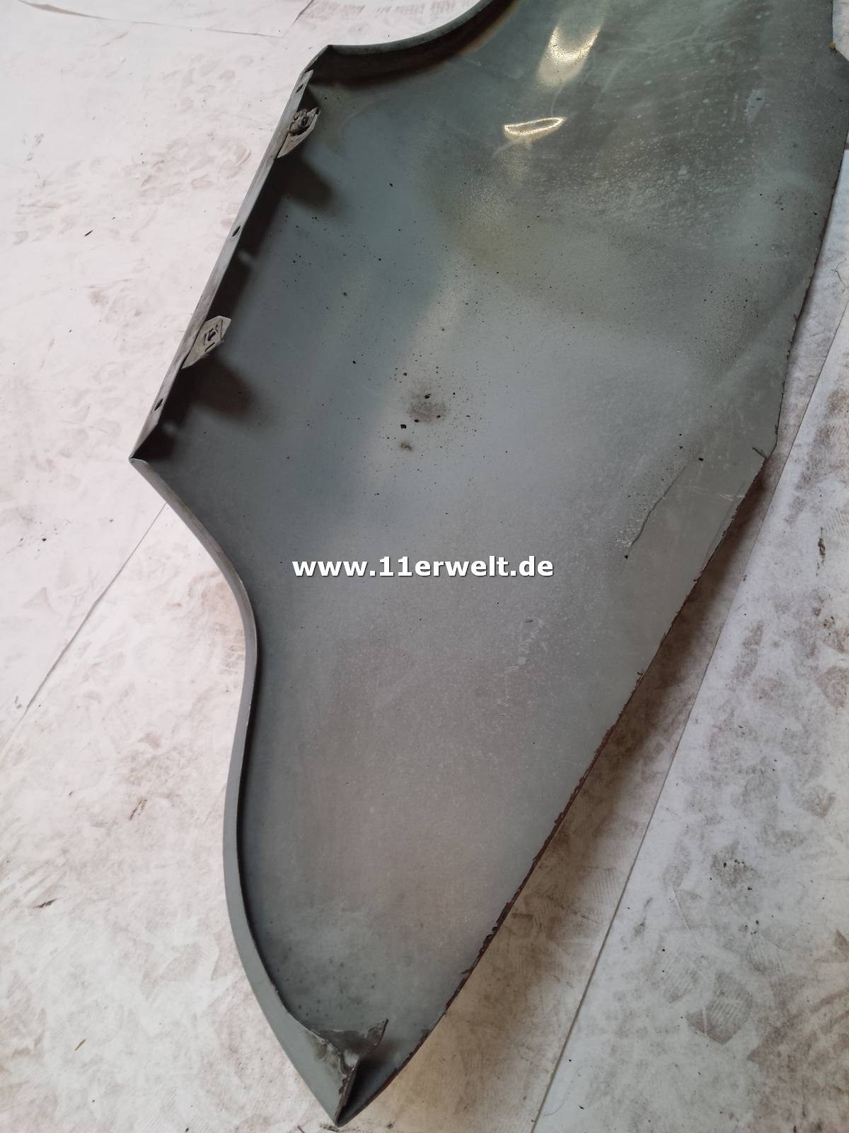 Original Porsche 993 Seitenteil Ausschnitt hinten rechts, silber Kopie
