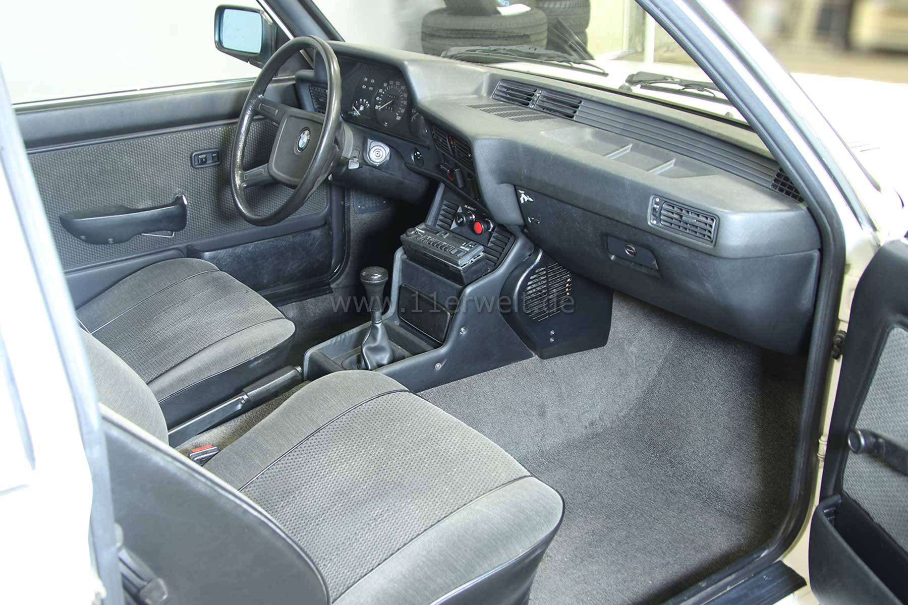 BMW E21 323i
