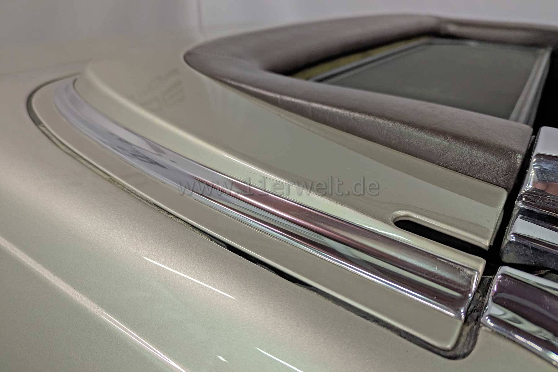 Mercedes Benz R107 SL 560 in Rauchsilber