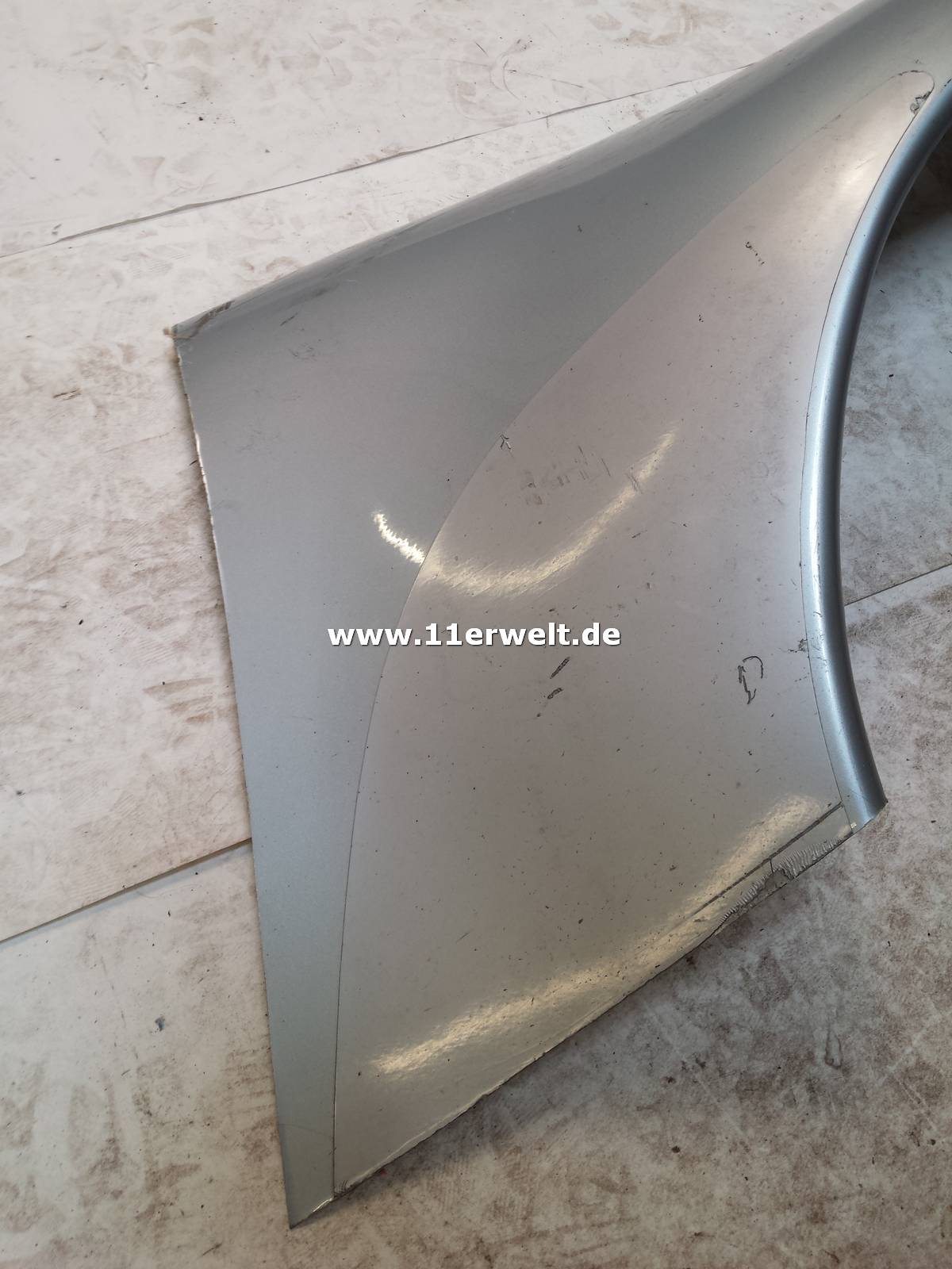 Original Porsche 993 Seitenteil Ausschnitt hinten links, silber
