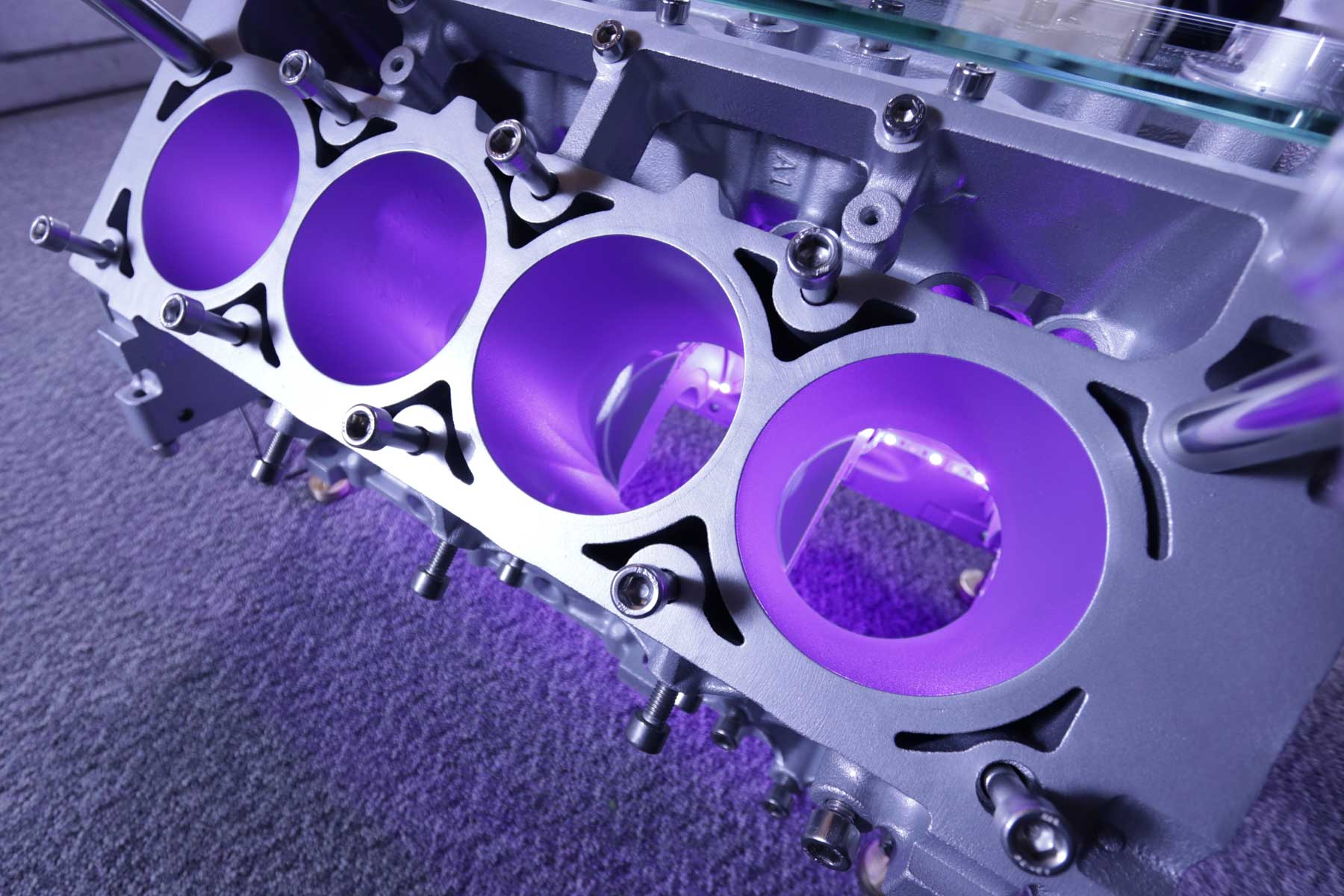VERKAUFT!! exklusiver Motortisch Corvette V8, 6.0 Liter mit 2 Glasplatten und Beleuchtung