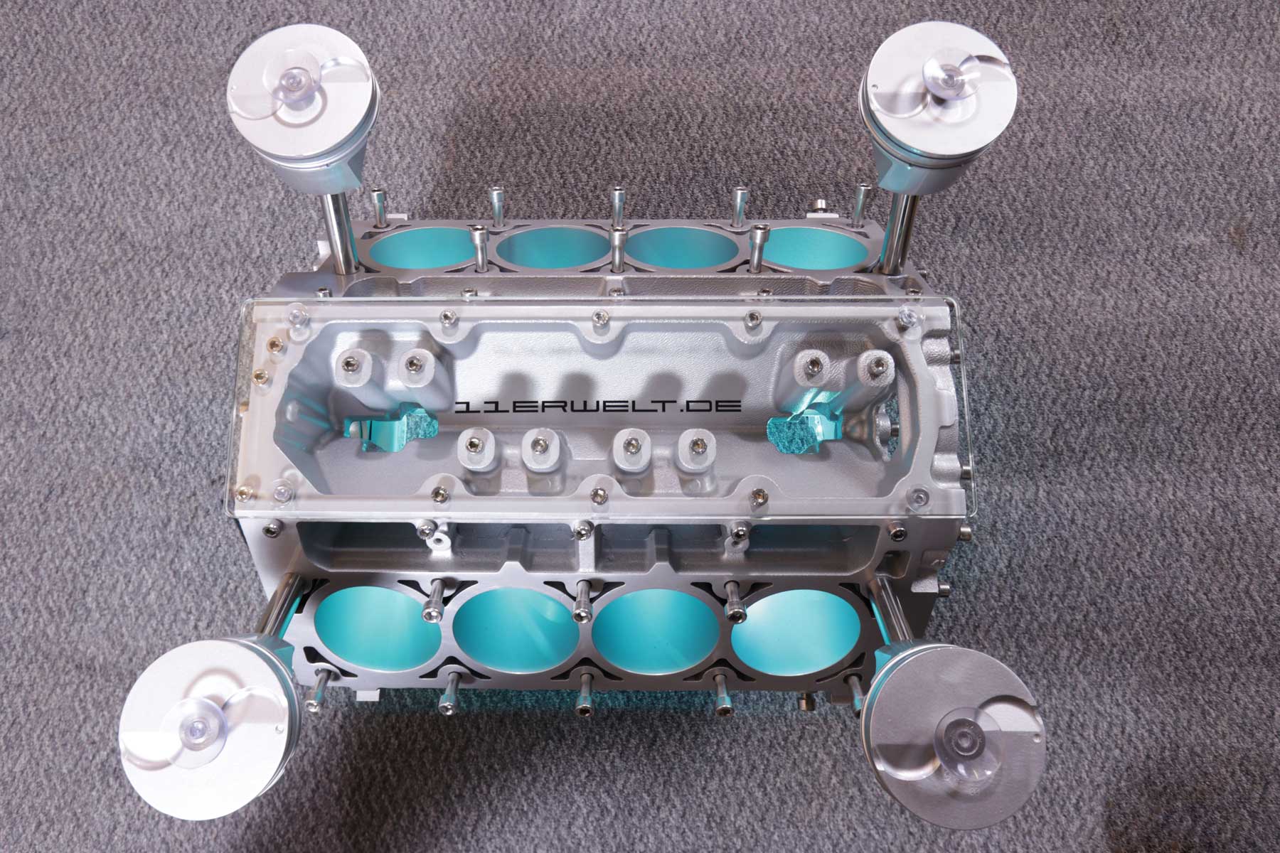 VERKAUFT!! exklusiver Motortisch Corvette V8, 6.0 Liter mit 2 Glasplatten und Beleuchtung