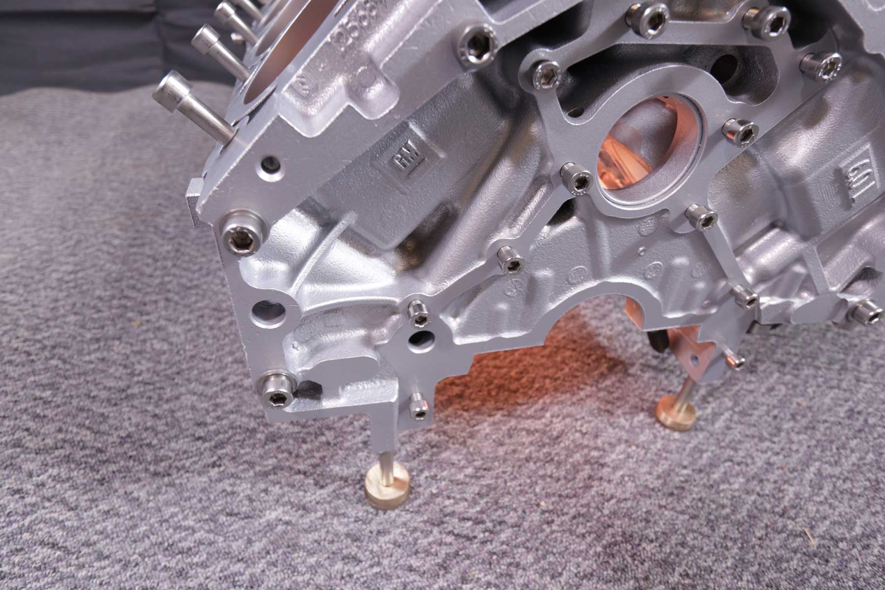 VERKAUFT!! exklusiver Motortisch Corvette V8, 6.0 Liter mit 2 Glasplatten und Beleuchtung