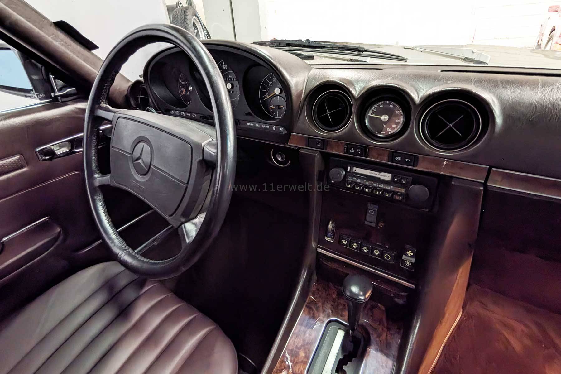 Mercedes Benz R107 SL 560 in Rauchsilber