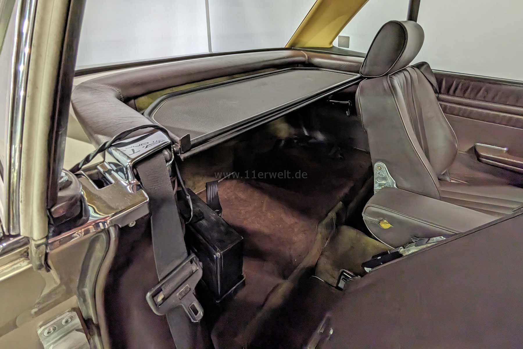 Mercedes Benz R107 SL 560 in Rauchsilber