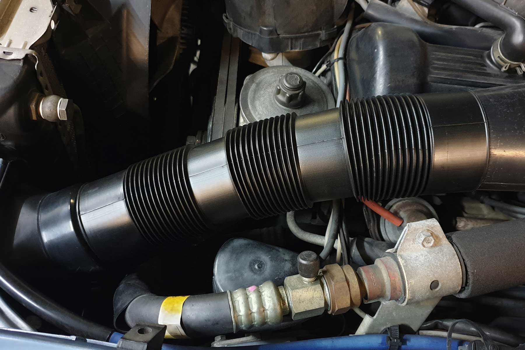 Ansaugschlauch für Mercedes Baureihe W107 500 + 560 + 420 + 380