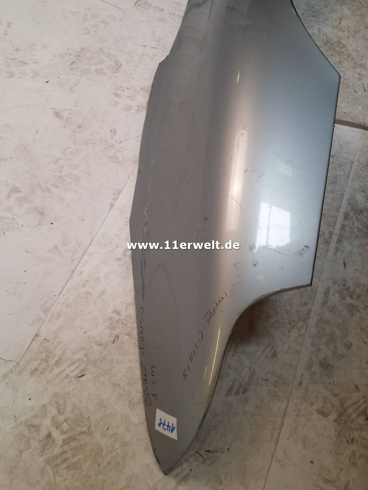 Original Porsche 993 Seitenteil Ausschnitt hinten rechts, silber Kopie