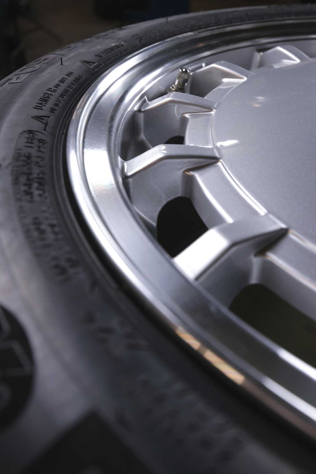 1 Satz Felgen im Gullideckel Design für Mercedes 8 x 16"