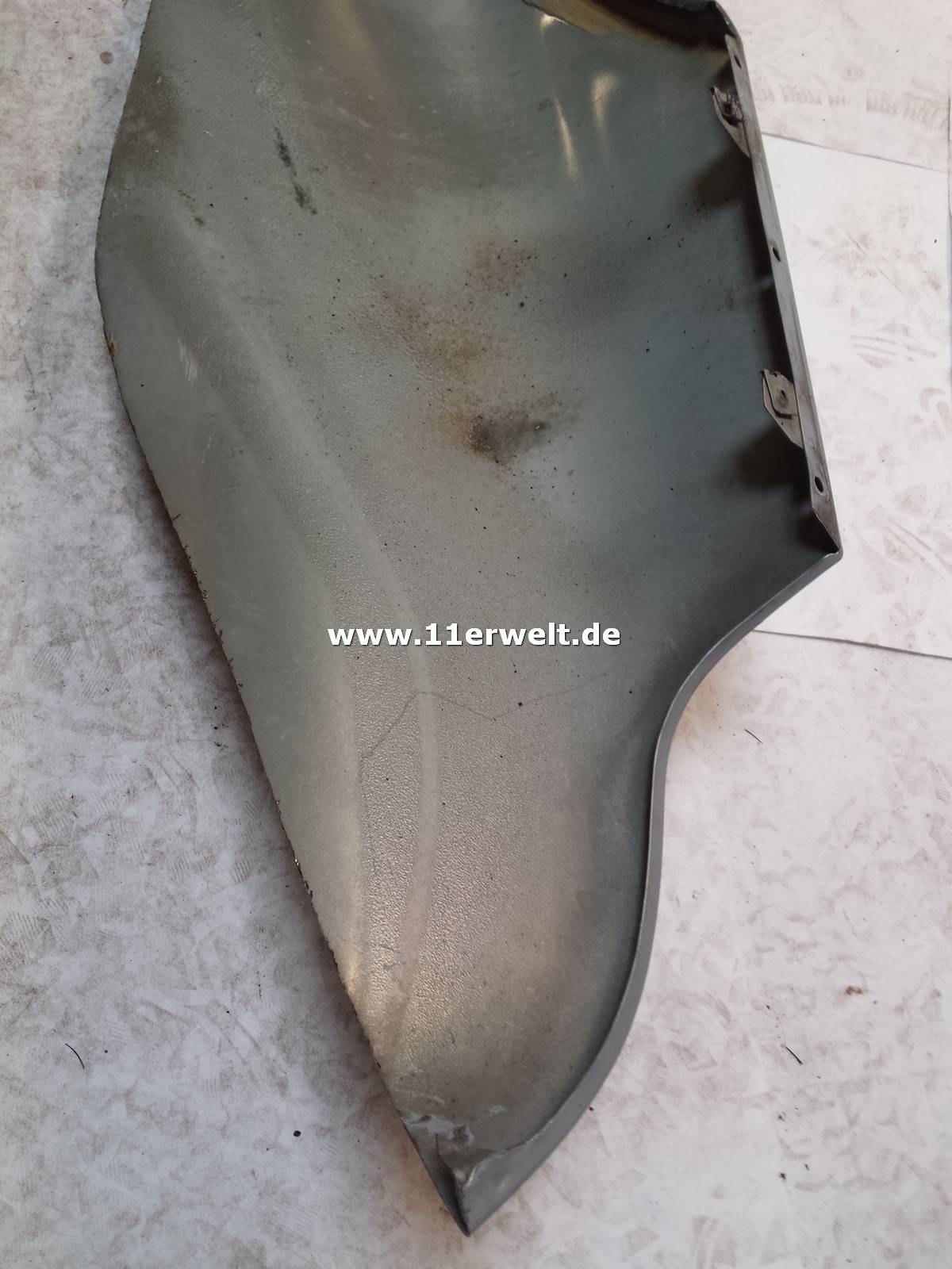 Original Porsche 993 Seitenteil Ausschnitt hinten links, silber