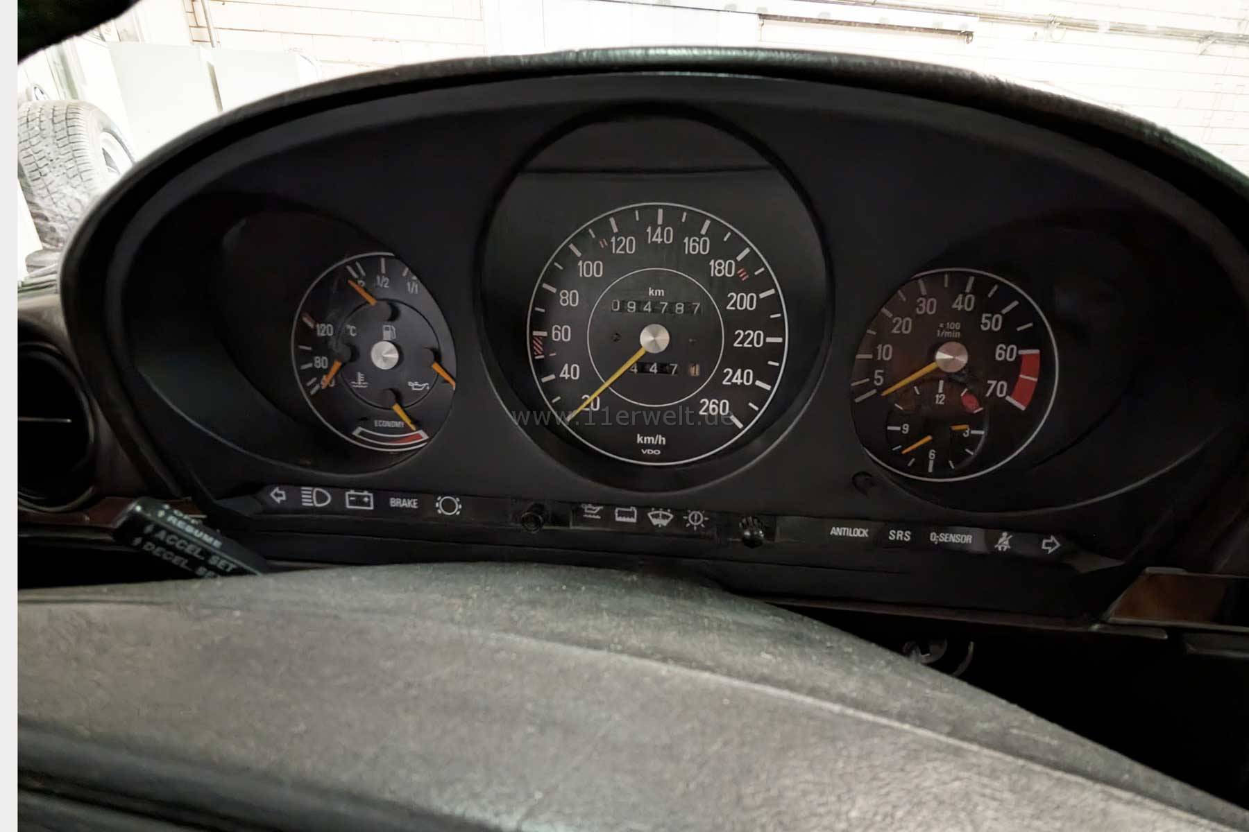Mercedes Benz R107 SL 560 in Rauchsilber