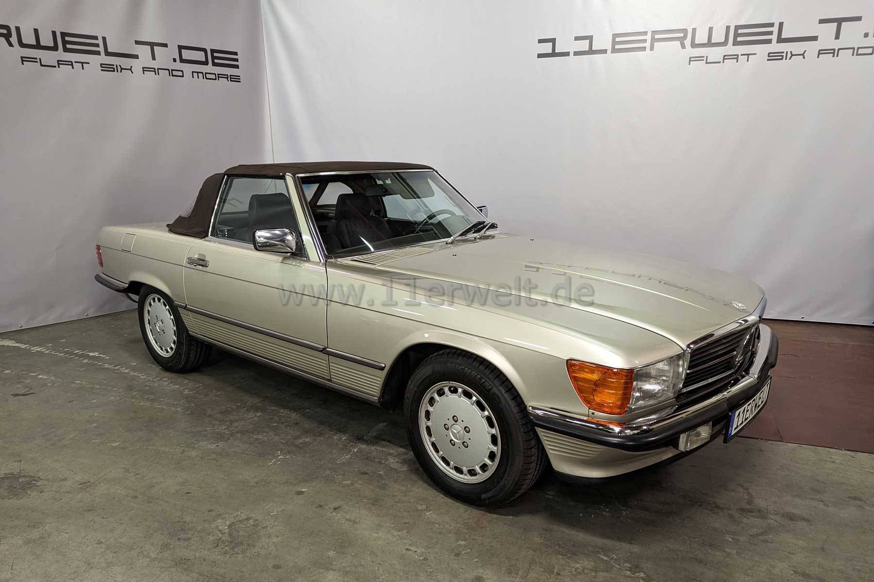 Mercedes Benz R107 SL 560 in Rauchsilber