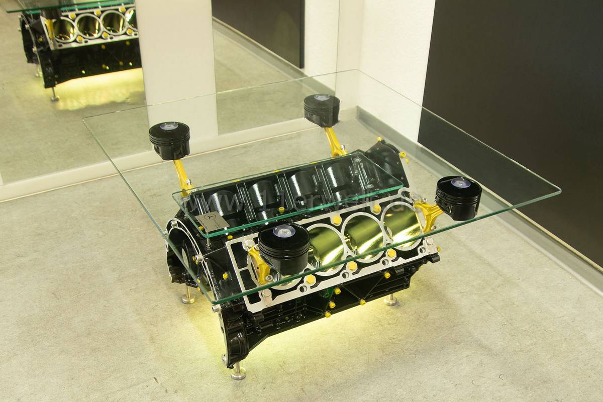 exklusiver Motortisch Mercedes 5,5 Liter V8 mit 2 Glasplatten und Beleuchtung
