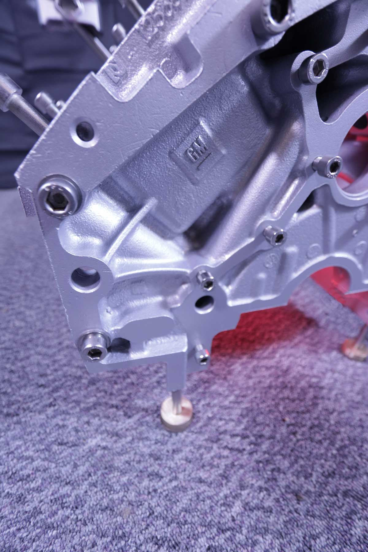 VERKAUFT!! exklusiver Motortisch Corvette V8, 6.0 Liter mit 2 Glasplatten und Beleuchtung