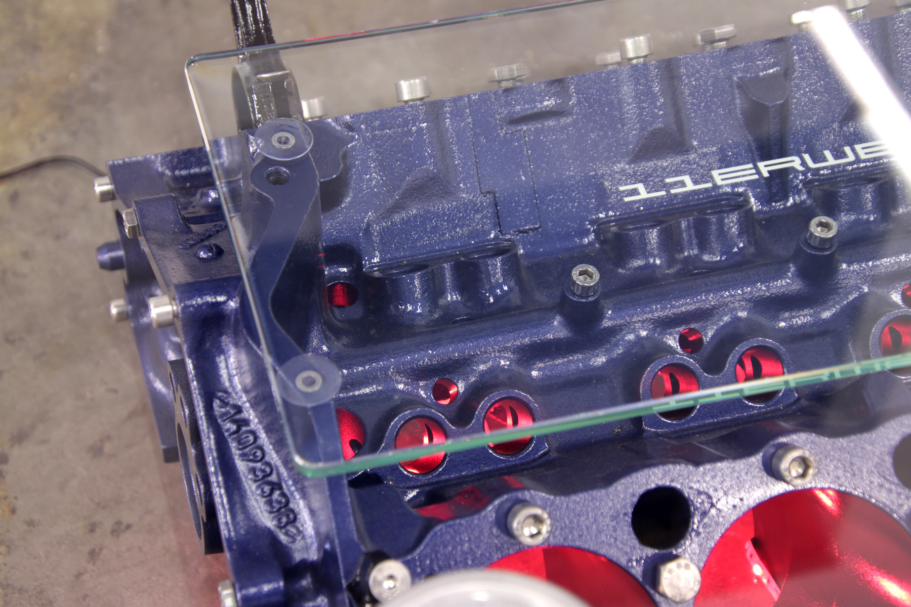 exklusiver Motortisch Chevy 5.7 V8 mit 2 Glasplatten und Beleuchtung