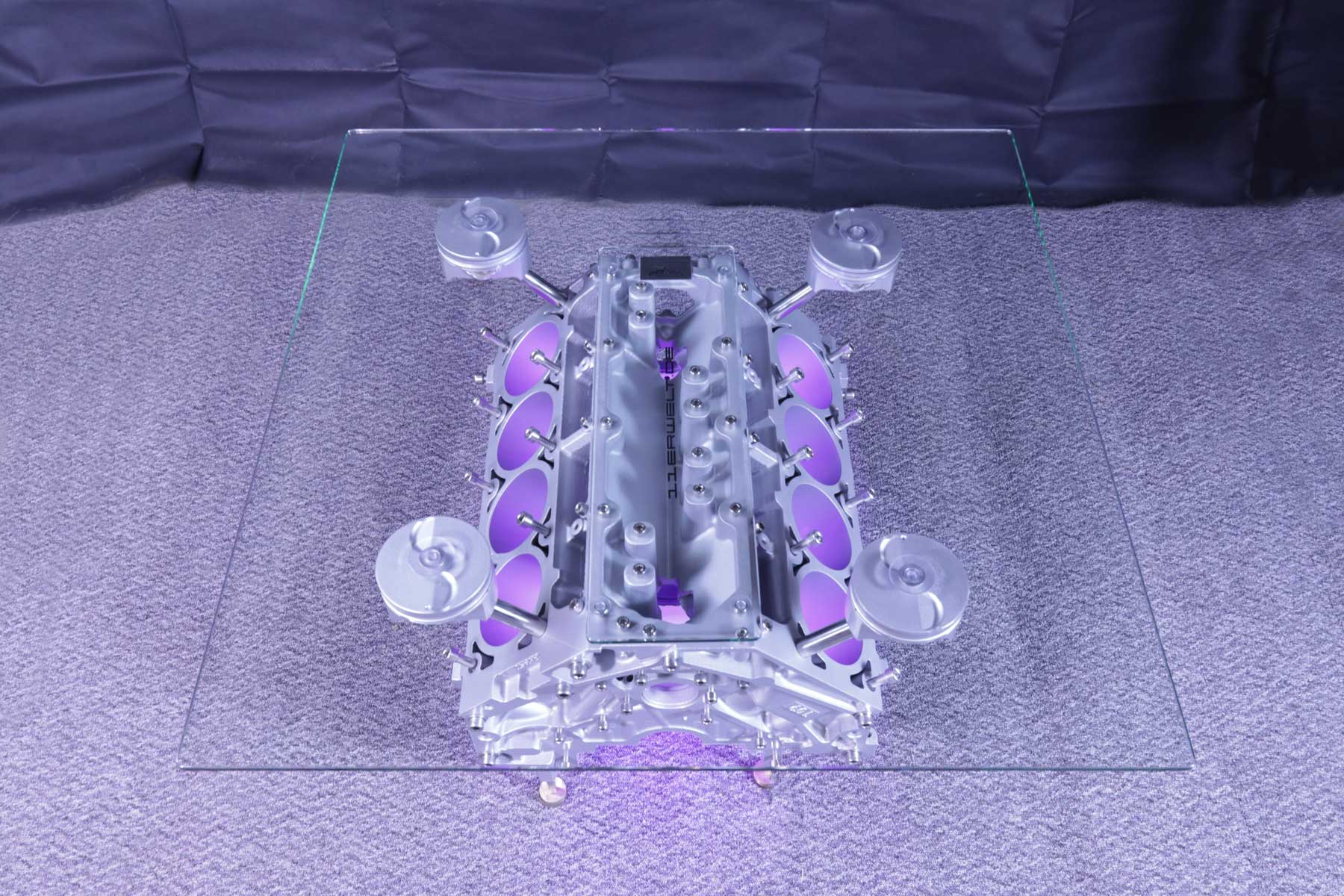 VERKAUFT!! exklusiver Motortisch Corvette V8, 6.0 Liter mit 2 Glasplatten und Beleuchtung