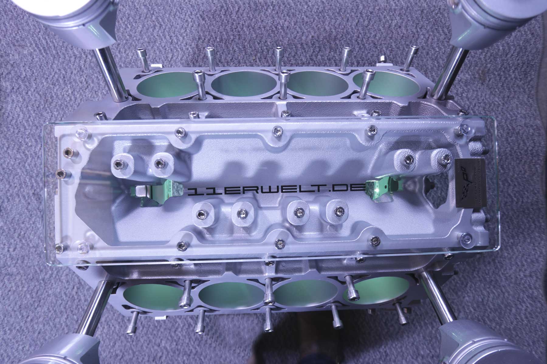 VERKAUFT!! exklusiver Motortisch Corvette V8, 6.0 Liter mit 2 Glasplatten und Beleuchtung