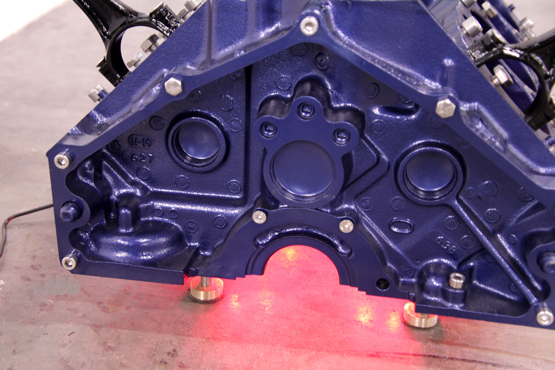 exklusiver Motortisch Chevy 5.7 V8 mit 2 Glasplatten und Beleuchtung