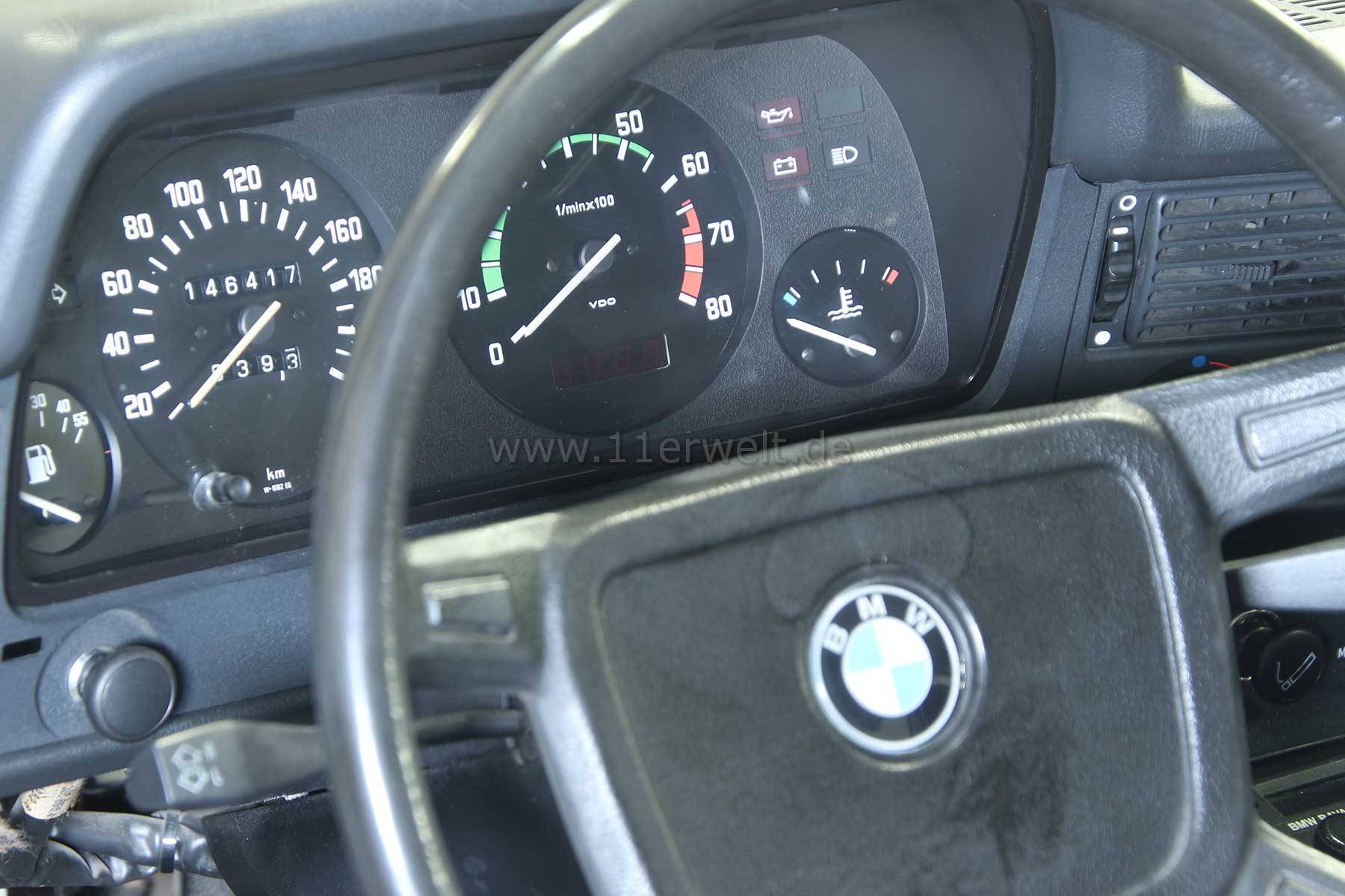 BMW E21 323i
