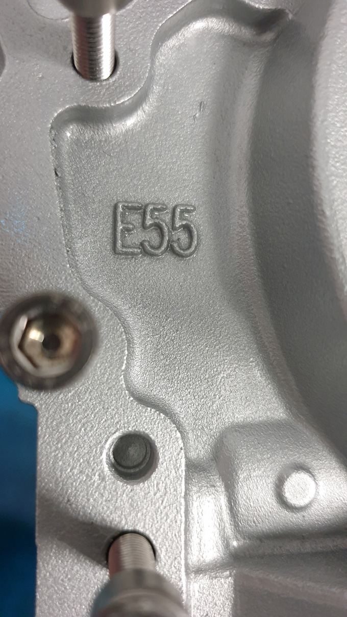 VERKAUFT! exklusiver Motortisch Mercedes AMG V8 5.5 mit runder Glasplatte und Beleuchtung