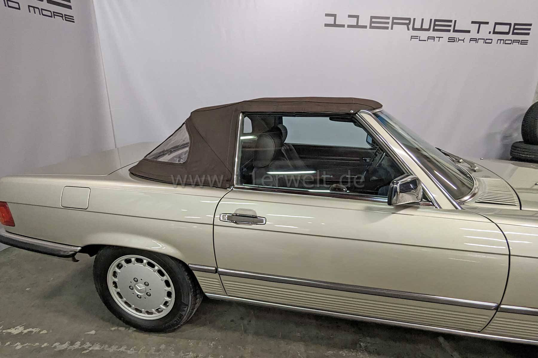 Mercedes Benz R107 SL 560 in Rauchsilber