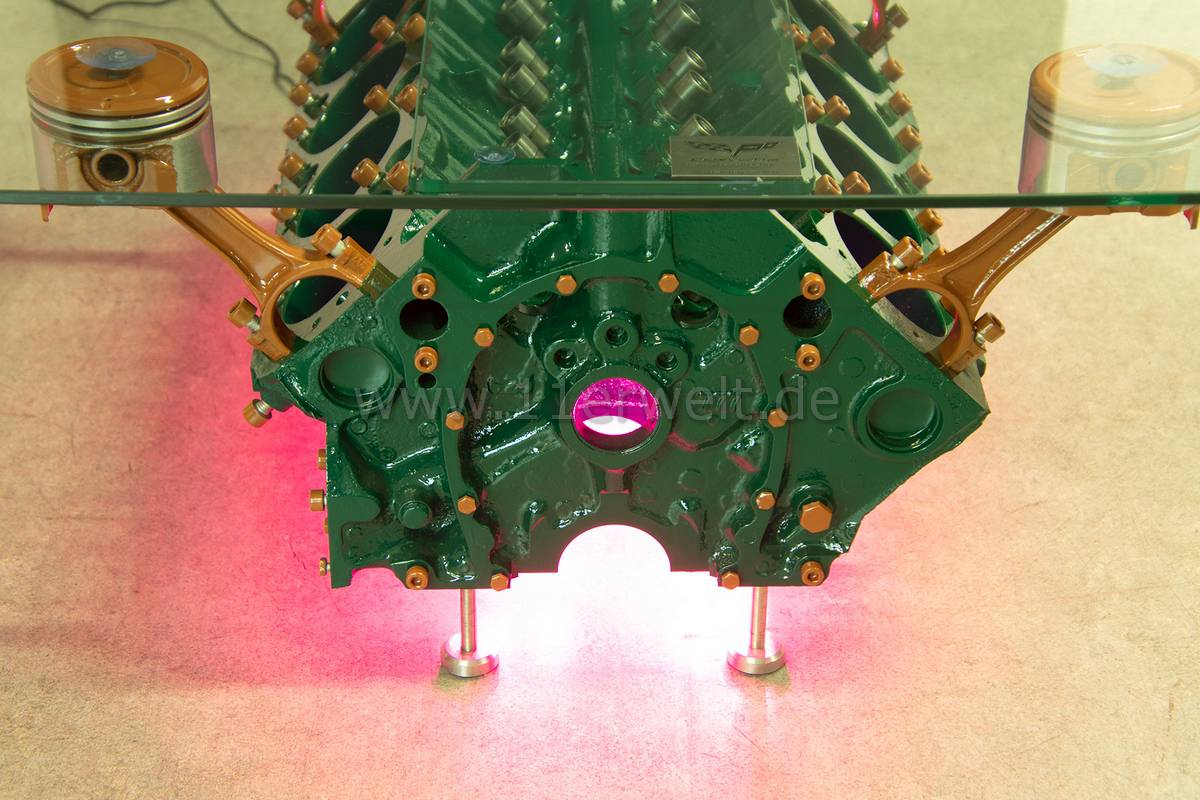exklusiver Motortisch Corvette 5,7 Liter V8 mit 2 Glasplatten und Beleuchtung