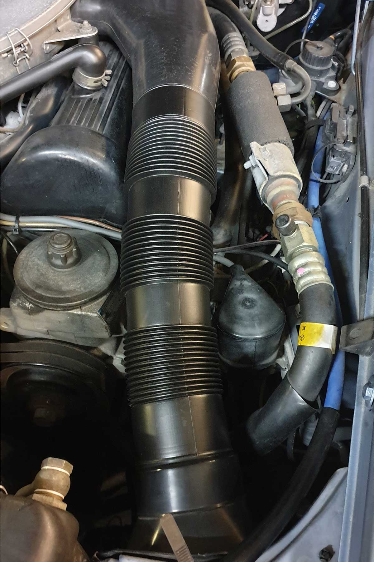 Ansaugschlauch für Mercedes Baureihe W107 500 + 560 + 420 + 380