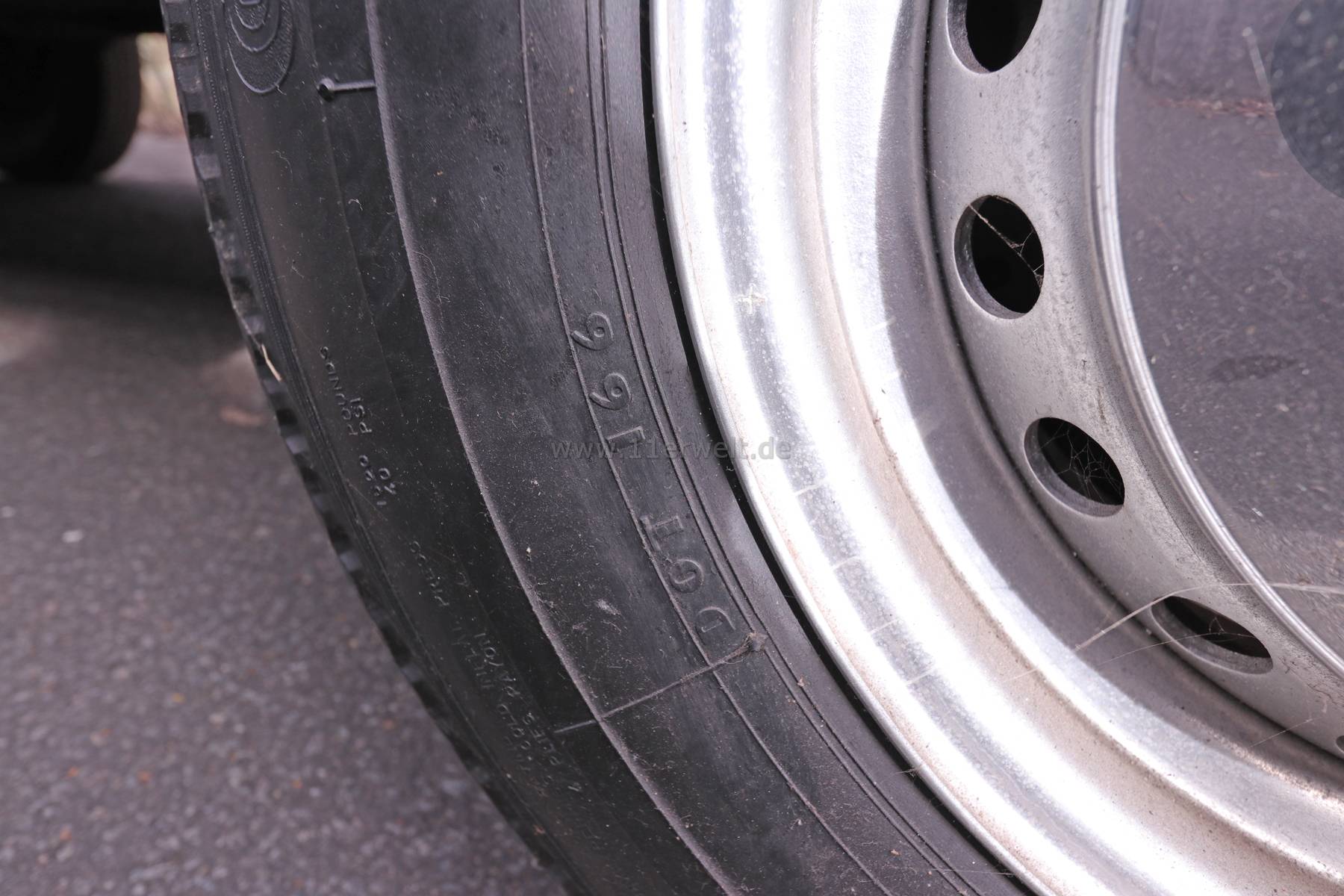 Einzigartiger VW Bulli T2a mit nur 4.998 Meilen