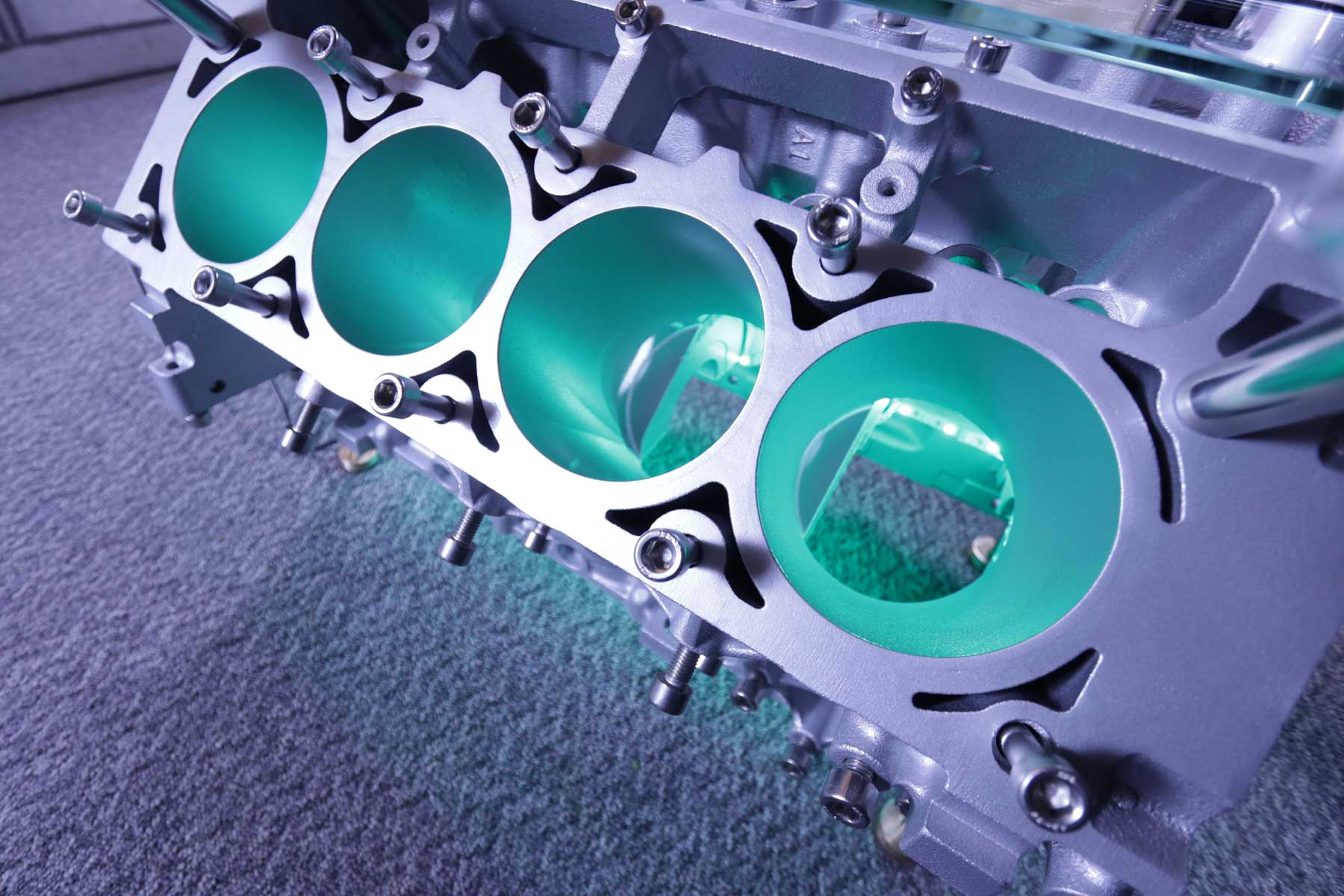 VERKAUFT!! exklusiver Motortisch Corvette V8, 6.0 Liter mit 2 Glasplatten und Beleuchtung