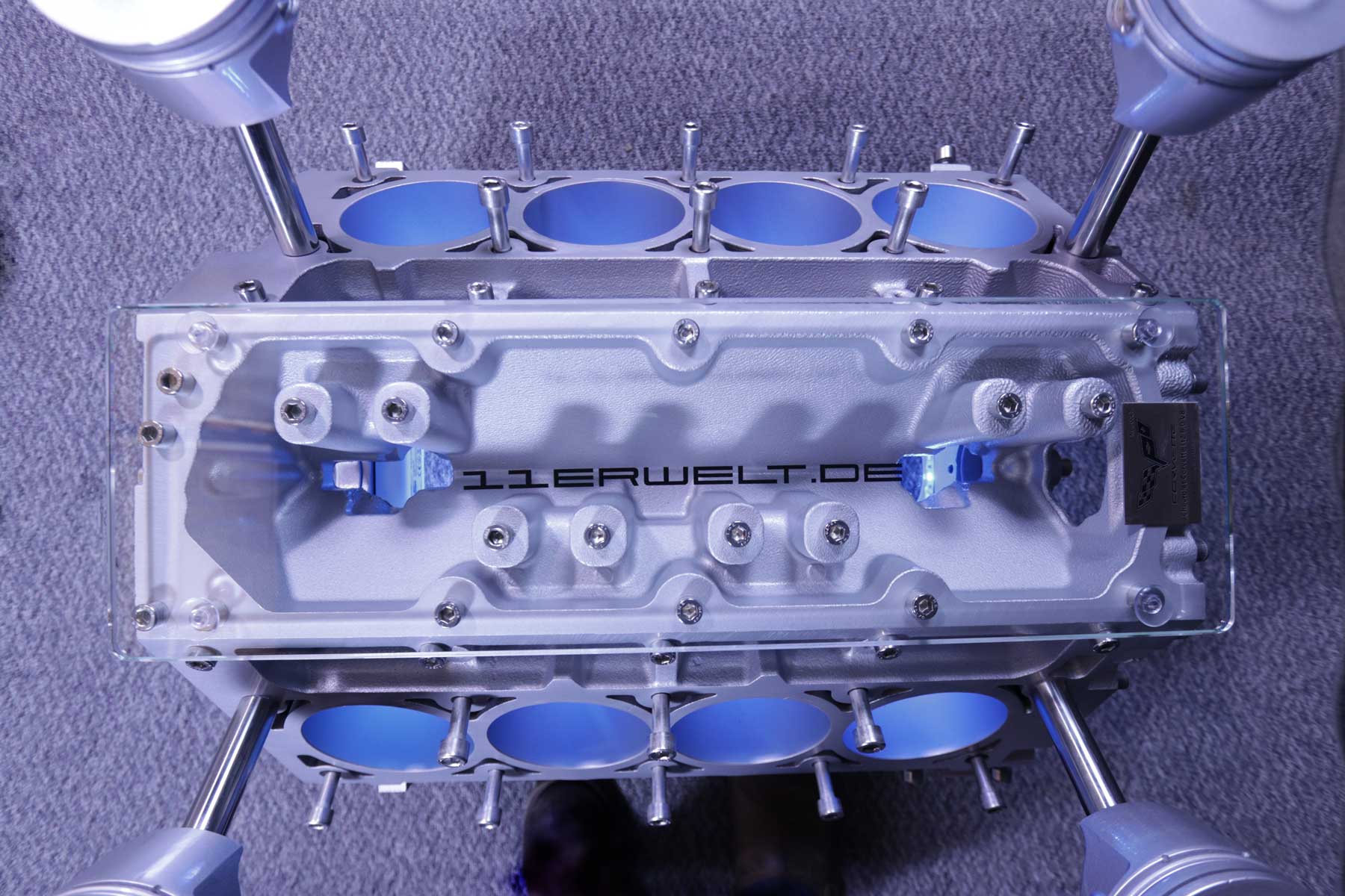VERKAUFT!! exklusiver Motortisch Corvette V8, 6.0 Liter mit 2 Glasplatten und Beleuchtung