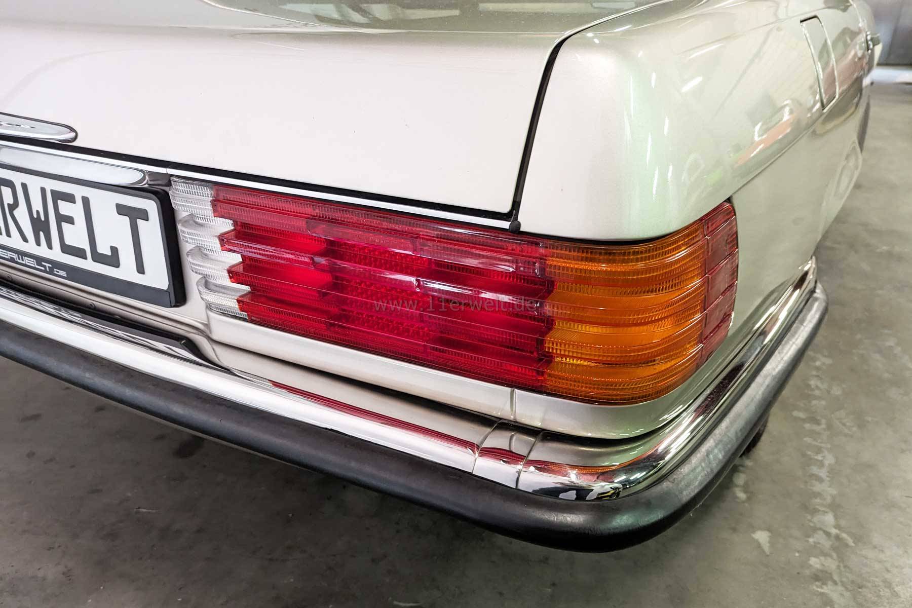 Mercedes Benz R107 SL 560 in Rauchsilber