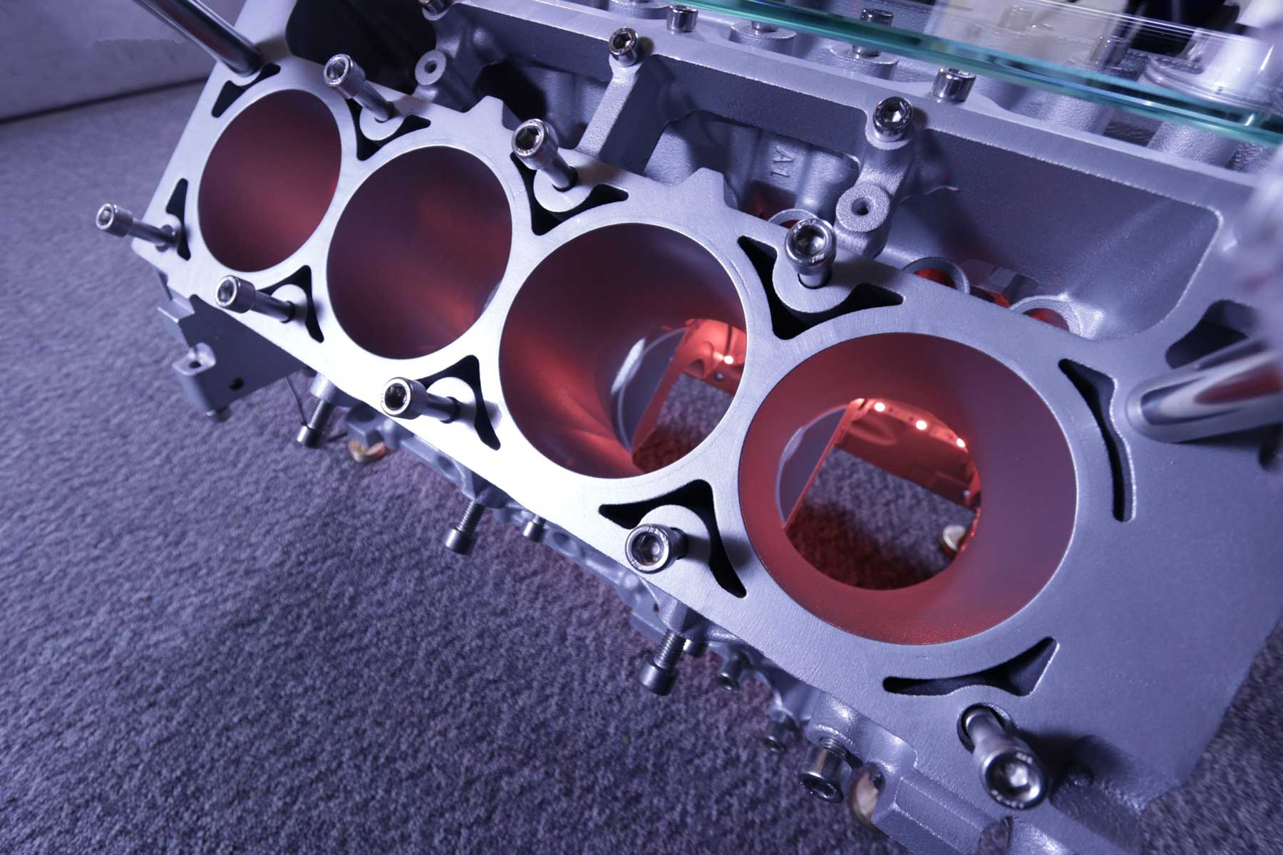 VERKAUFT!! exklusiver Motortisch Corvette V8, 6.0 Liter mit 2 Glasplatten und Beleuchtung