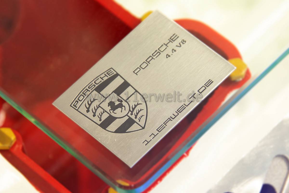 exklusiver Motortisch Porsche 4.4 Liter V8 mit 2 Glasplatten und Beleuchtung