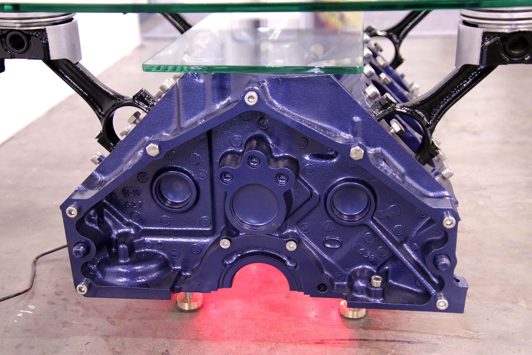 exklusiver Motortisch Chevy 5.7 V8 mit 2 Glasplatten und Beleuchtung