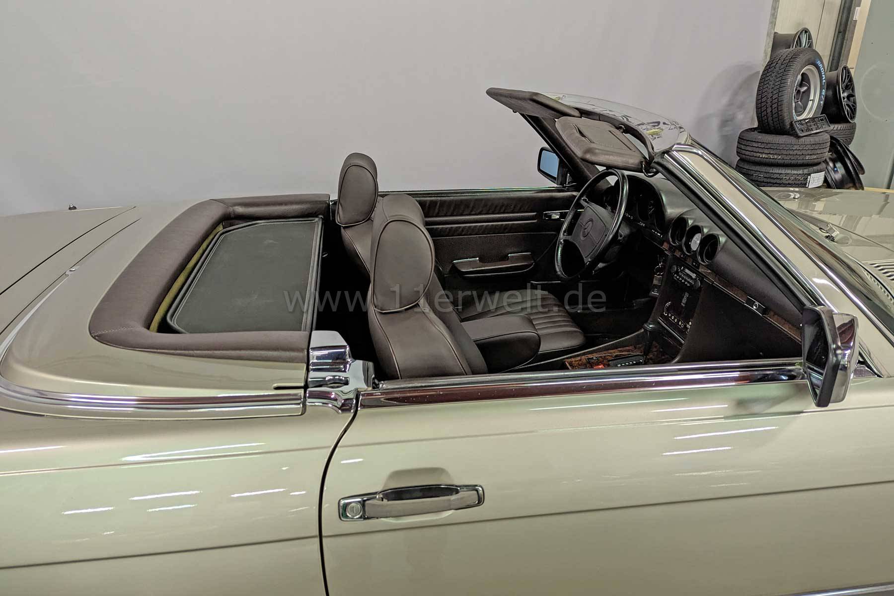 Mercedes Benz R107 SL 560 in Rauchsilber