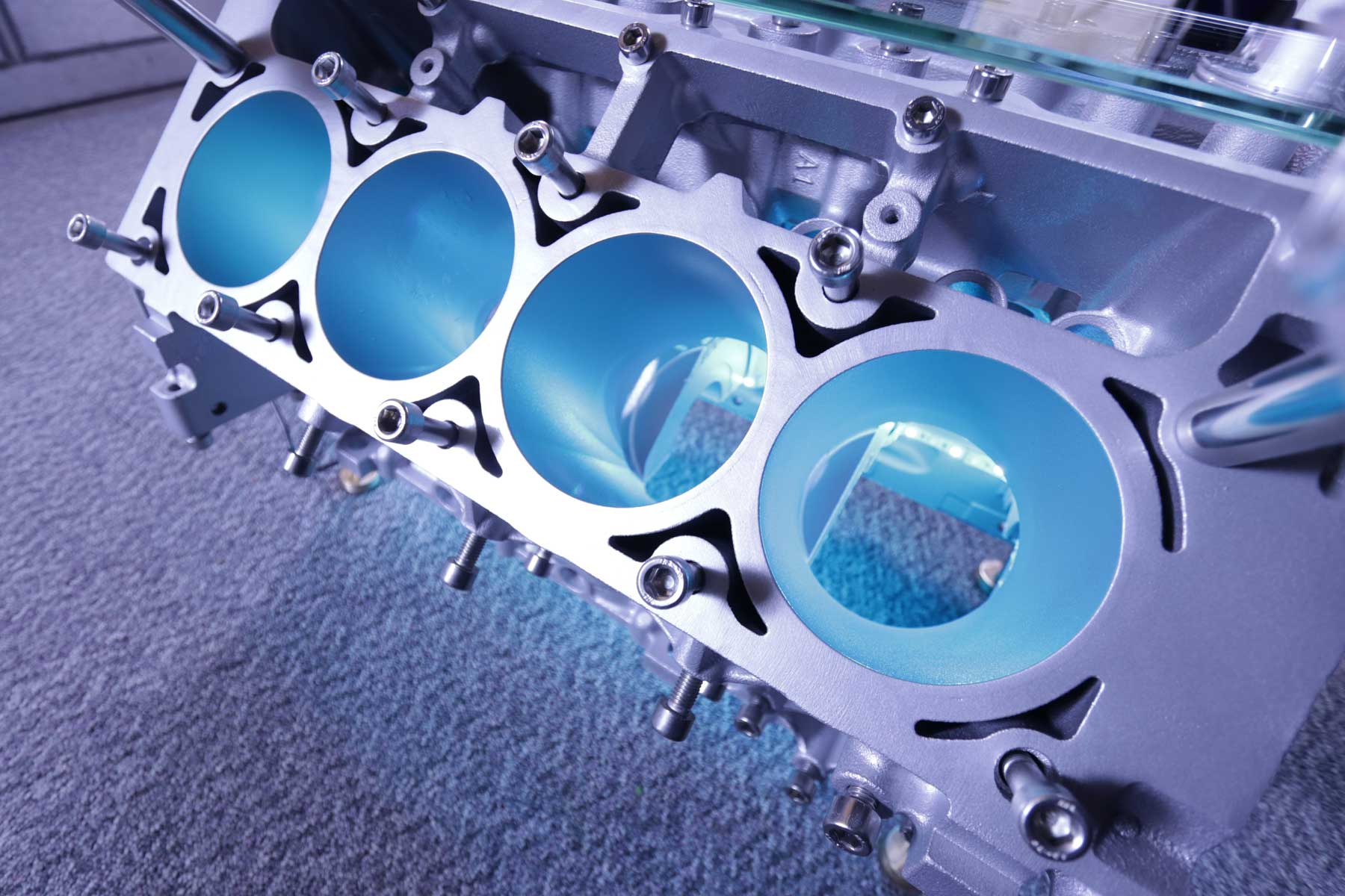 VERKAUFT!! exklusiver Motortisch Corvette V8, 6.0 Liter mit 2 Glasplatten und Beleuchtung