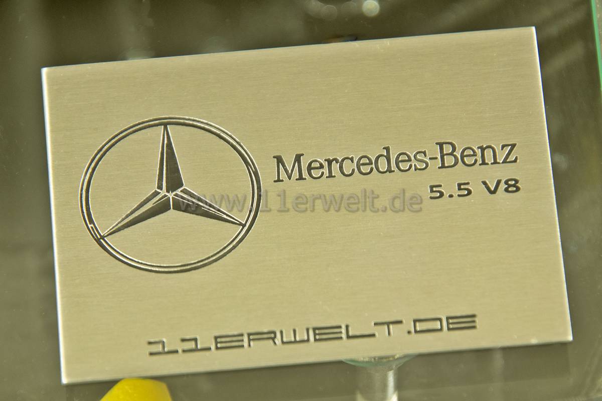 exklusiver Motortisch Mercedes 5,5 Liter V8 mit 2 Glasplatten und Beleuchtung