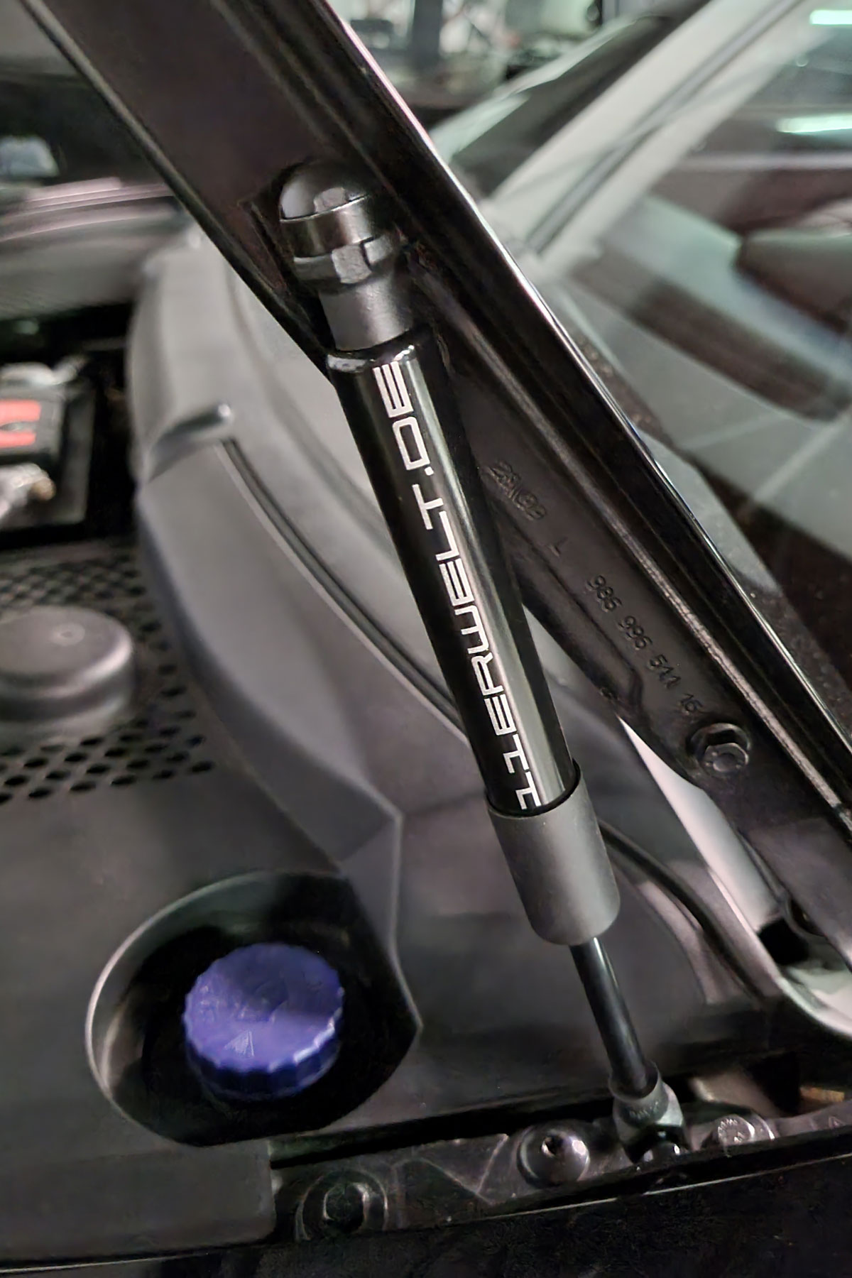 Haubendämpfer/Gasfeder Porsche 996 und 986 Boxster vorne 1 Stück