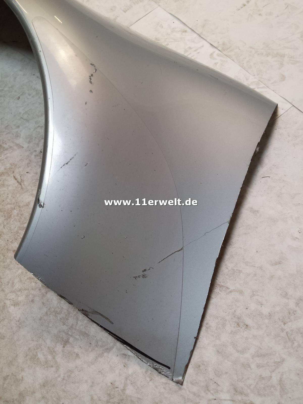 Original Porsche 993 Seitenteil Ausschnitt hinten rechts, silber Kopie