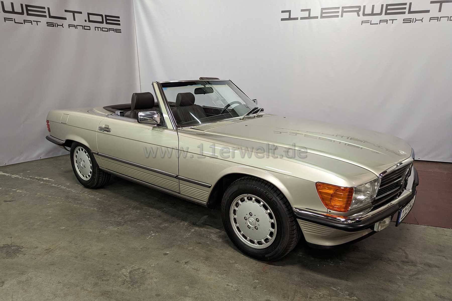 Mercedes Benz R107 SL 560 in Rauchsilber