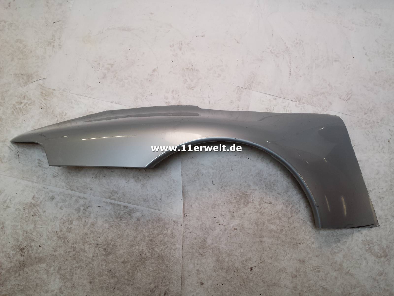 Original Porsche 993 Seitenteil Ausschnitt hinten rechts, silber Kopie