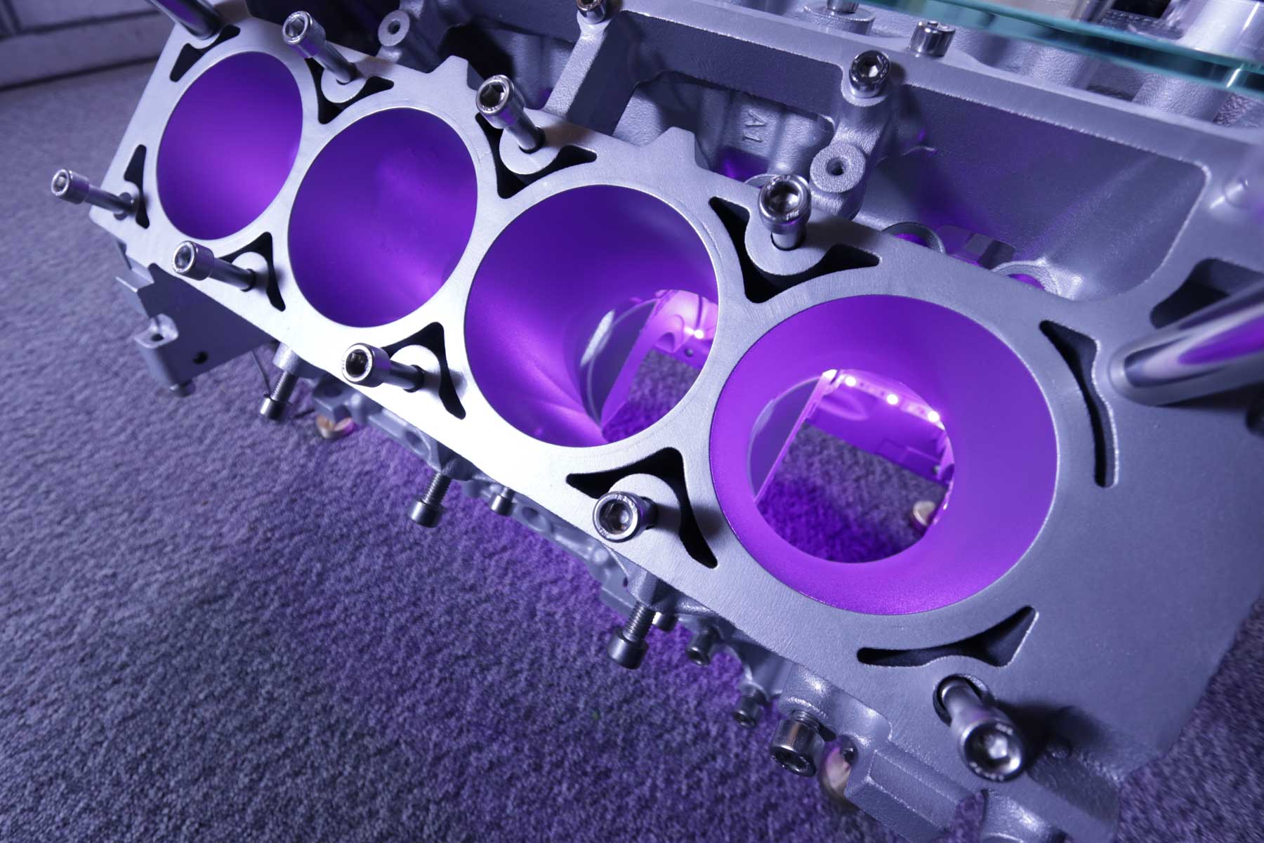 VERKAUFT!! exklusiver Motortisch Corvette V8, 6.0 Liter mit 2 Glasplatten und Beleuchtung