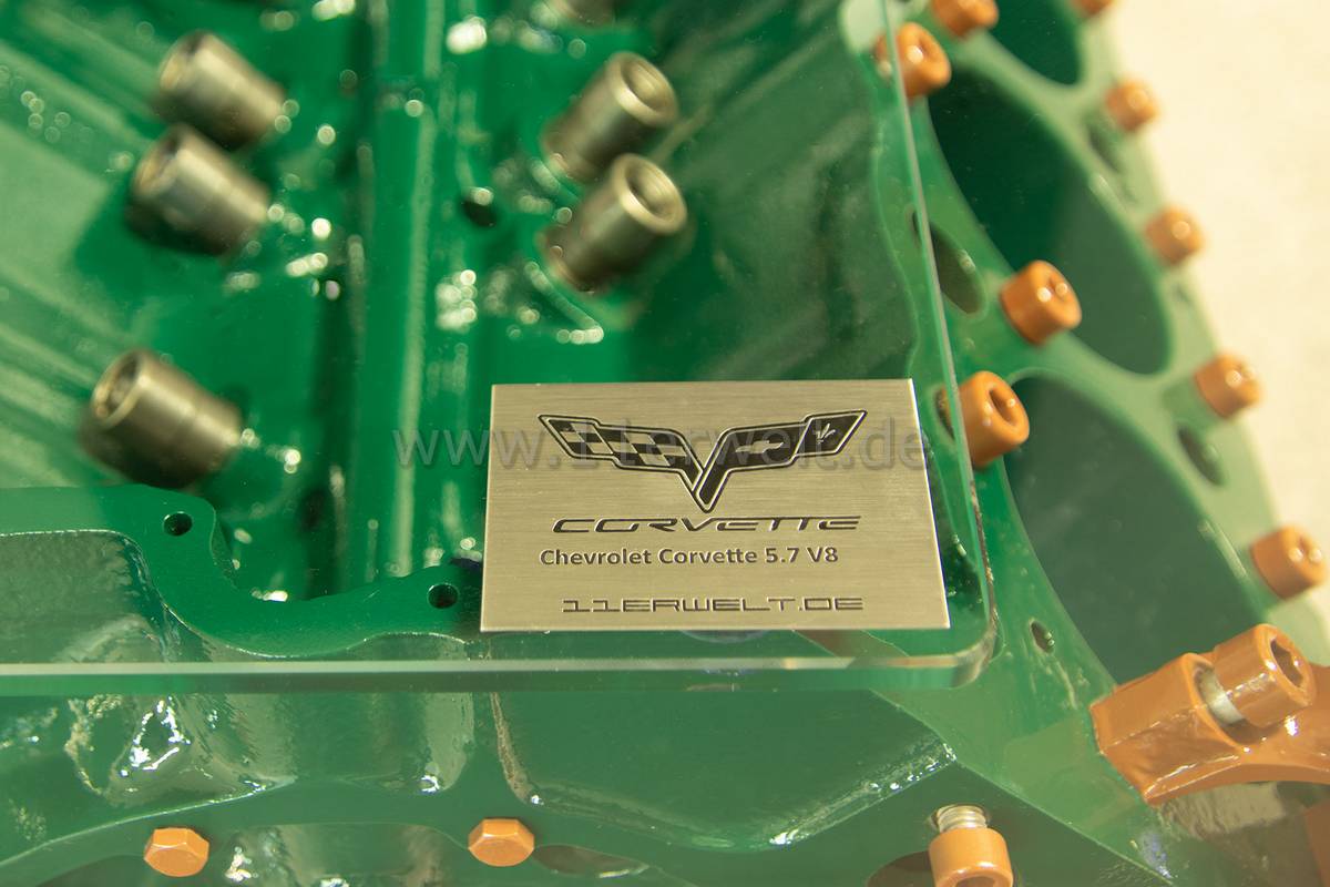 exklusiver Motortisch Corvette 5,7 Liter V8 mit 2 Glasplatten und Beleuchtung