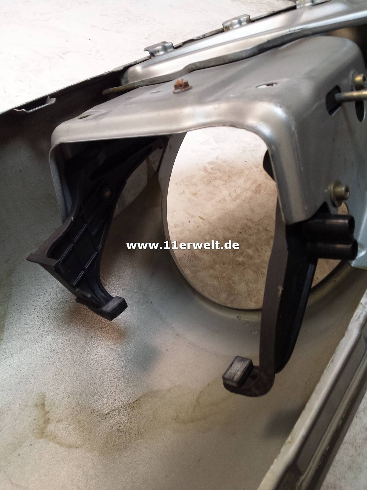 Original Porsche 993 Kotflügel rechts, silber