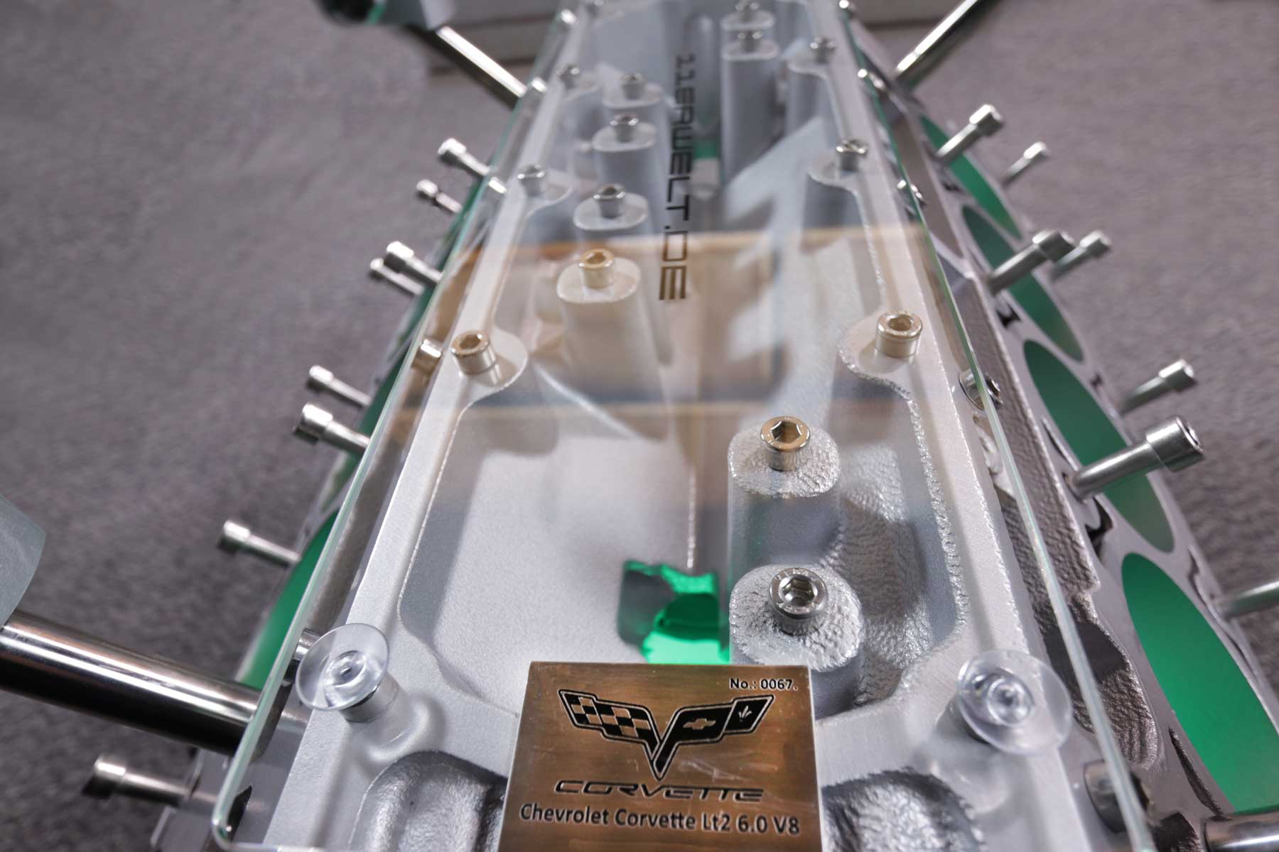 VERKAUFT!! exklusiver Motortisch Corvette V8, 6.0 Liter mit 2 Glasplatten und Beleuchtung